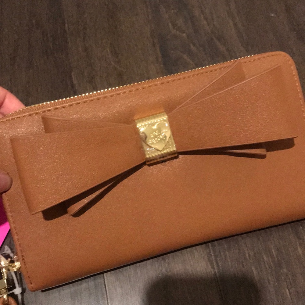 Betsey Johnson tan bow wallet - Picture 2 of 4